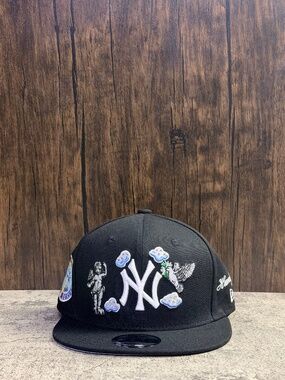 NWT New Era 9FIFTY New York Yankees Heavenly City Cherub Dove Black Snapback Hat